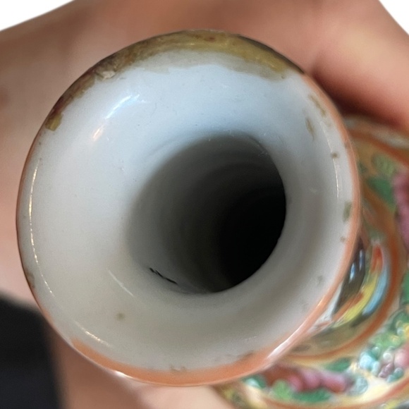 Vintage Chinese Rose Medallion Gilt Vase w/ Handpainted Flowers & Butterflies 6" - Picture 12 of 14